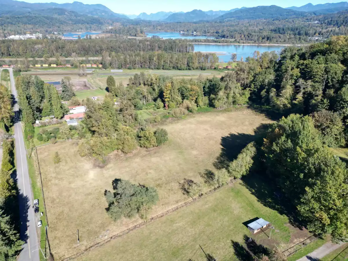Kitchen Photo of 8410 Bradner Road, Abbotsford, BC