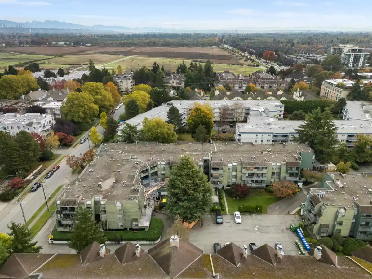 Entry Foyer Photo of 303 8600 Ackroyd Road, Richmond, BC