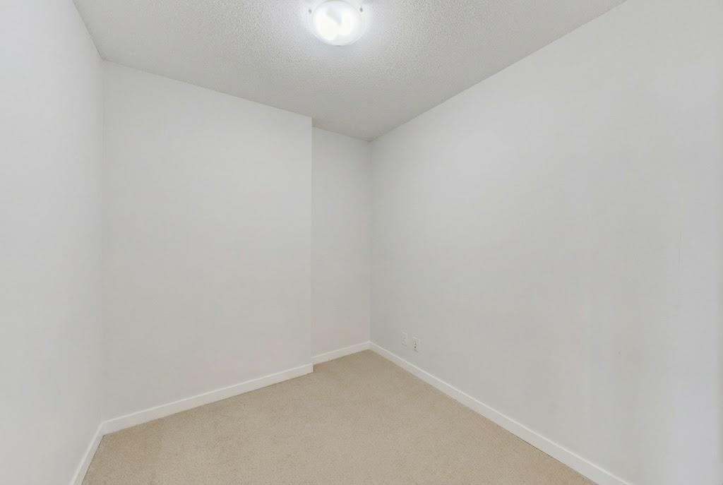 Walk-In Closet Photo of 2111 788 Hamilton Street, Vancouver, BC