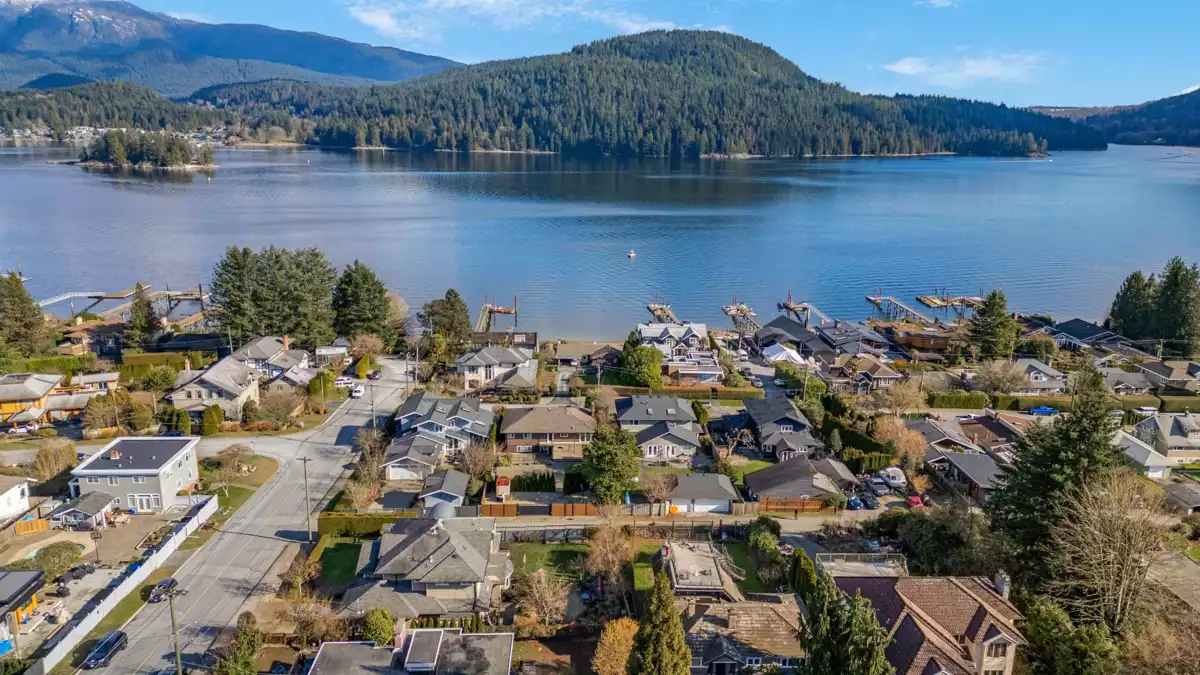 Basement Recreation Room Photo of 450 Beachview Drive, North Vancouver, BC