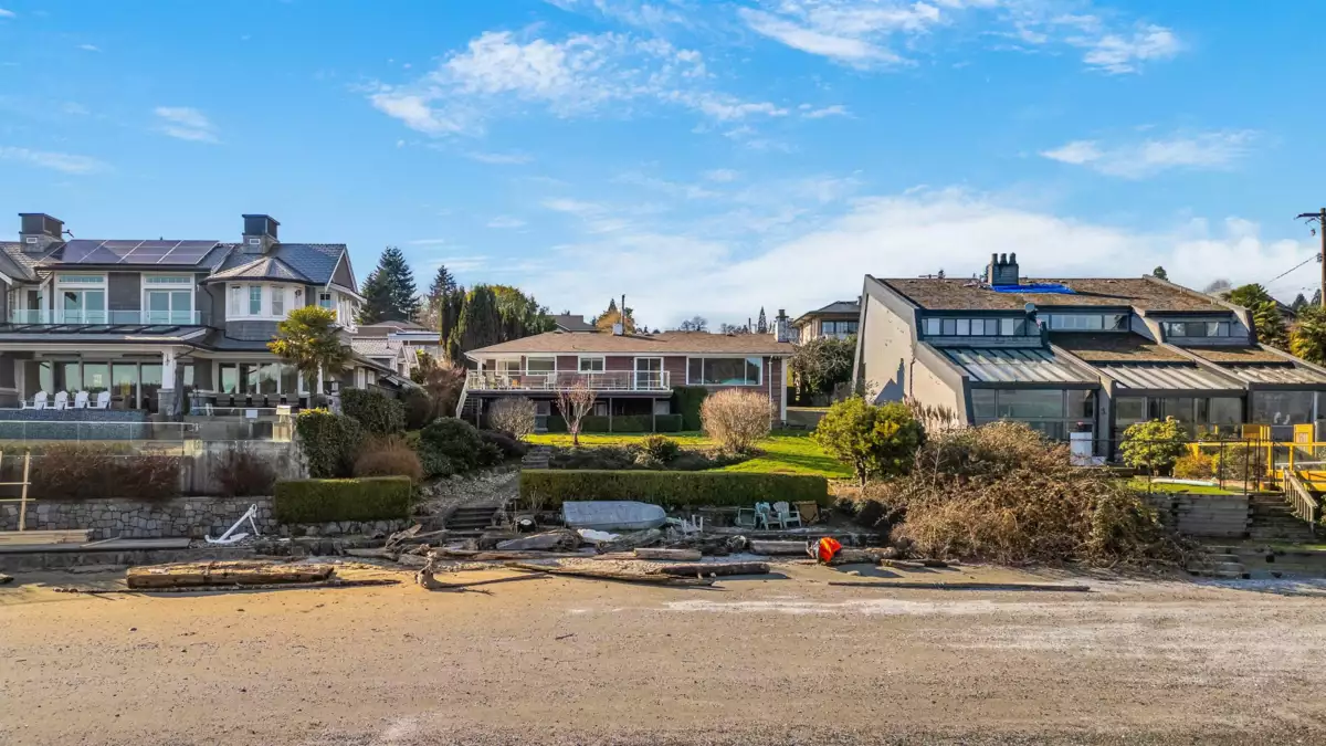 Bedroom 2 Photo of 450 Beachview Drive, North Vancouver, BC