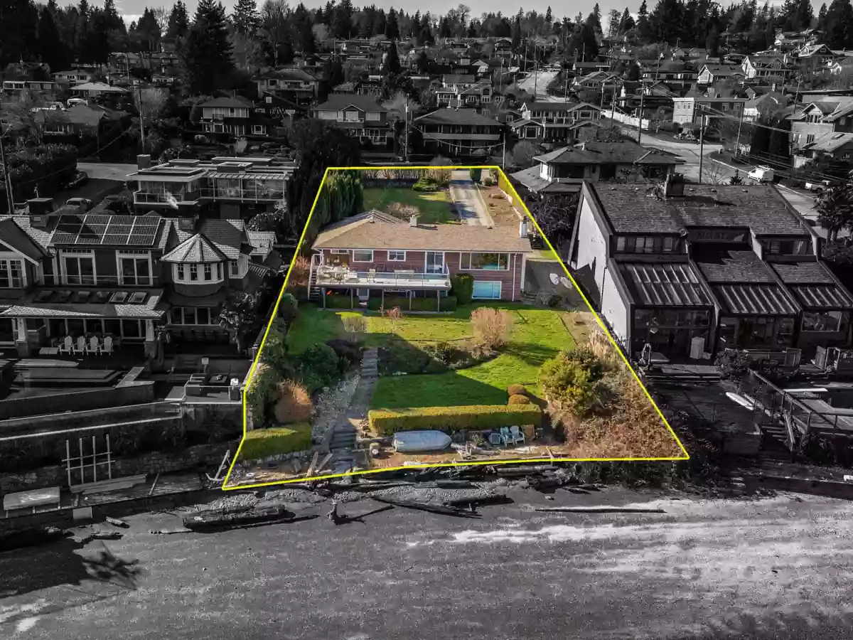 Breakfast Nook Photo of 450 Beachview Drive, North Vancouver, BC