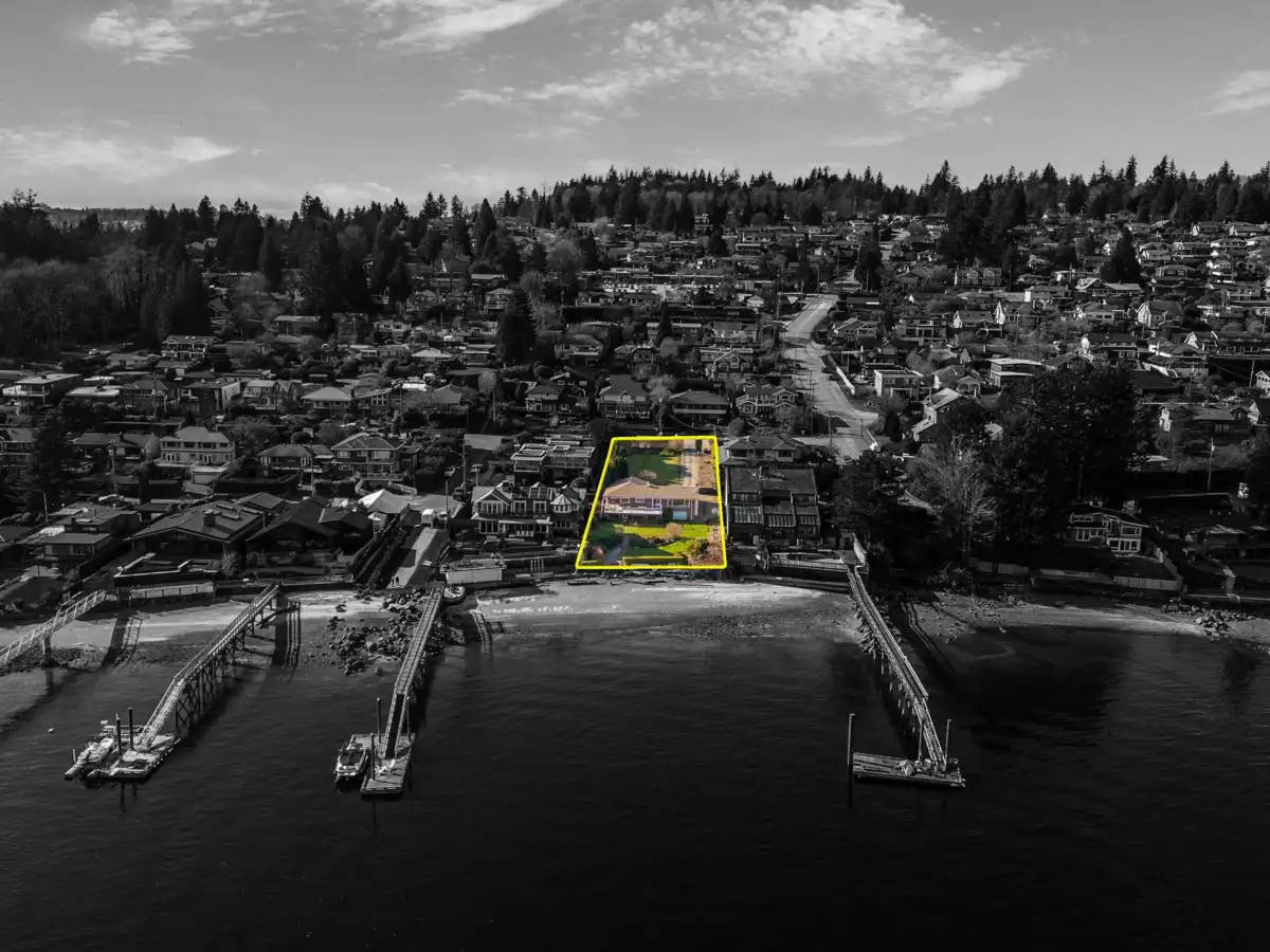 Dining Area Photo of 450 Beachview Drive, North Vancouver, BC