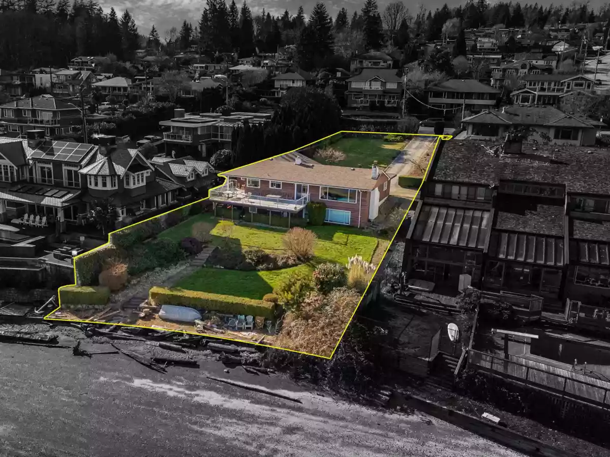 Family Room Photo of 450 Beachview Drive, North Vancouver, BC