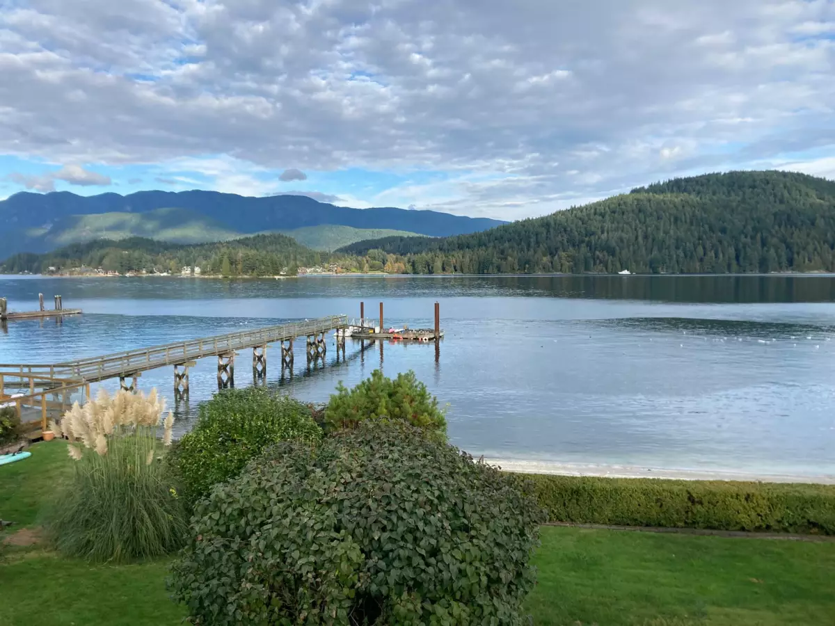 Kitchen Photo of 450 Beachview Drive, North Vancouver, BC