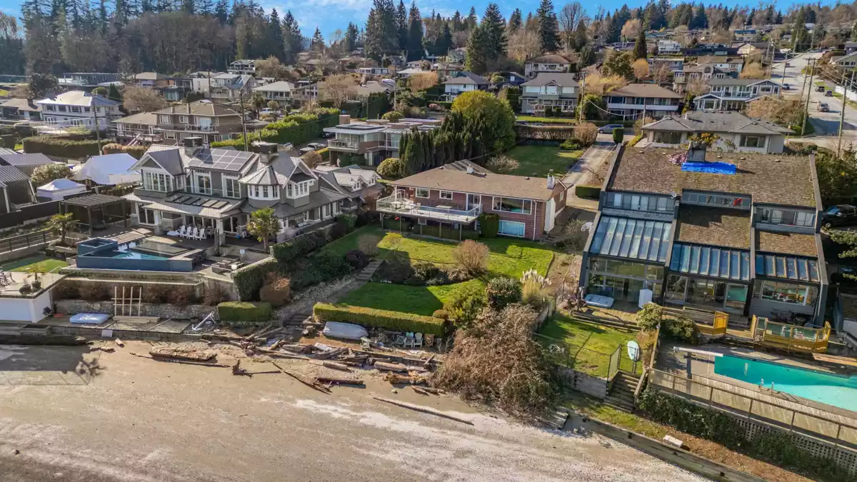 Loft / Bonus Room Photo of 450 Beachview Drive, North Vancouver, BC