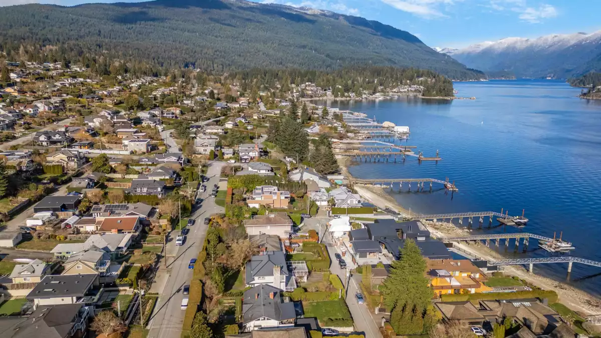 Mudroom Photo of 450 Beachview Drive, North Vancouver, BC