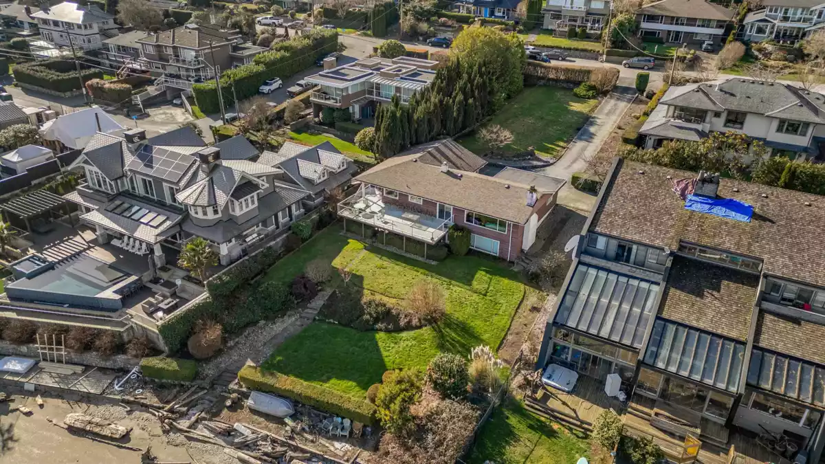 Powder Room Photo of 450 Beachview Drive, North Vancouver, BC