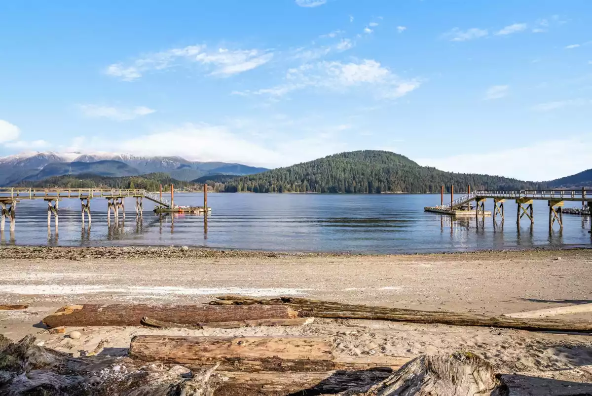 Primary Bathroom Photo of 450 Beachview Drive, North Vancouver, BC