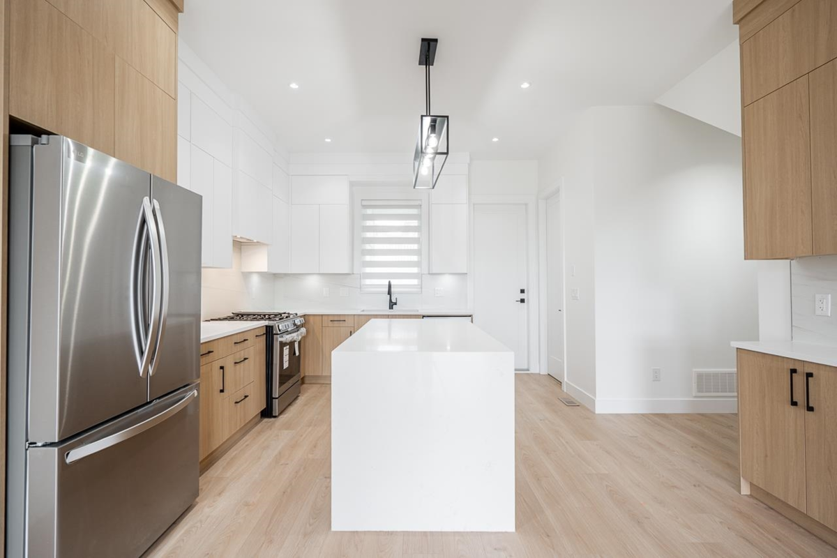 Kitchen Island Photo of 101 957 Edgar Avenue, Coquitlam, BC