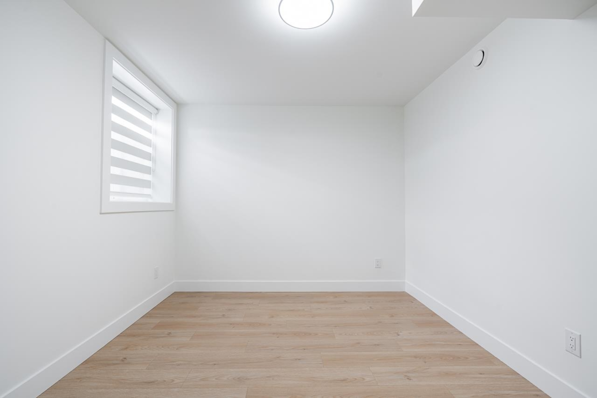 Laundry Room Photo of 101 957 Edgar Avenue, Coquitlam, BC