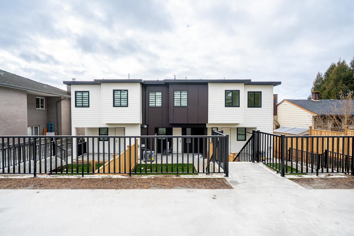 Outdoor Patio Photo of 101 957 Edgar Avenue, Coquitlam, BC