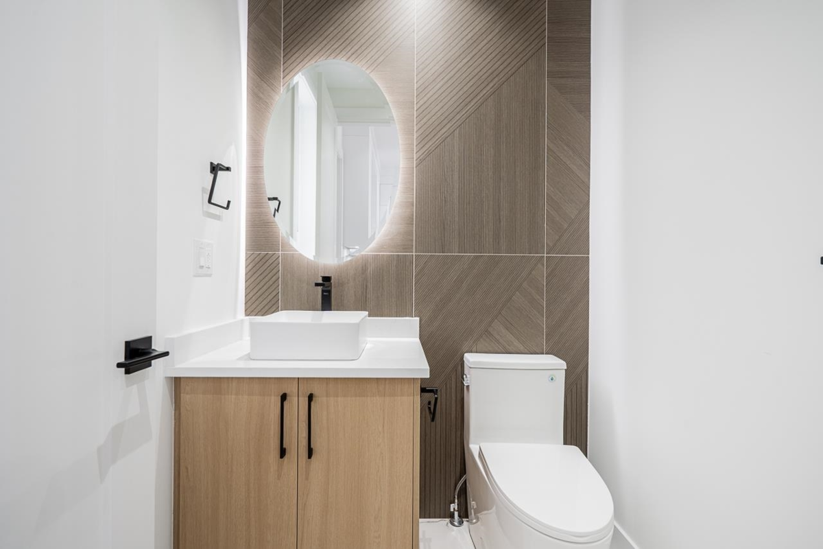 Primary Bathroom Photo of 101 957 Edgar Avenue, Coquitlam, BC