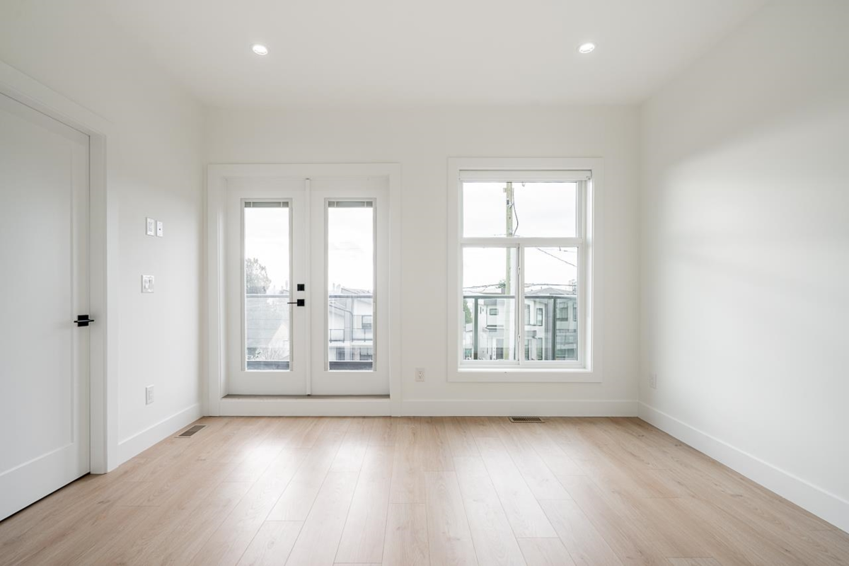 Walk-In Closet Photo of 101 957 Edgar Avenue, Coquitlam, BC