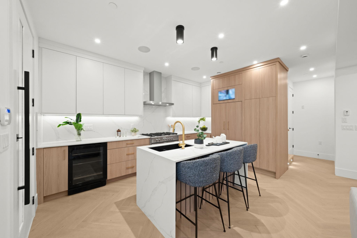 Kitchen Island Photo of 1 1967 E 13th Avenue, Vancouver, BC