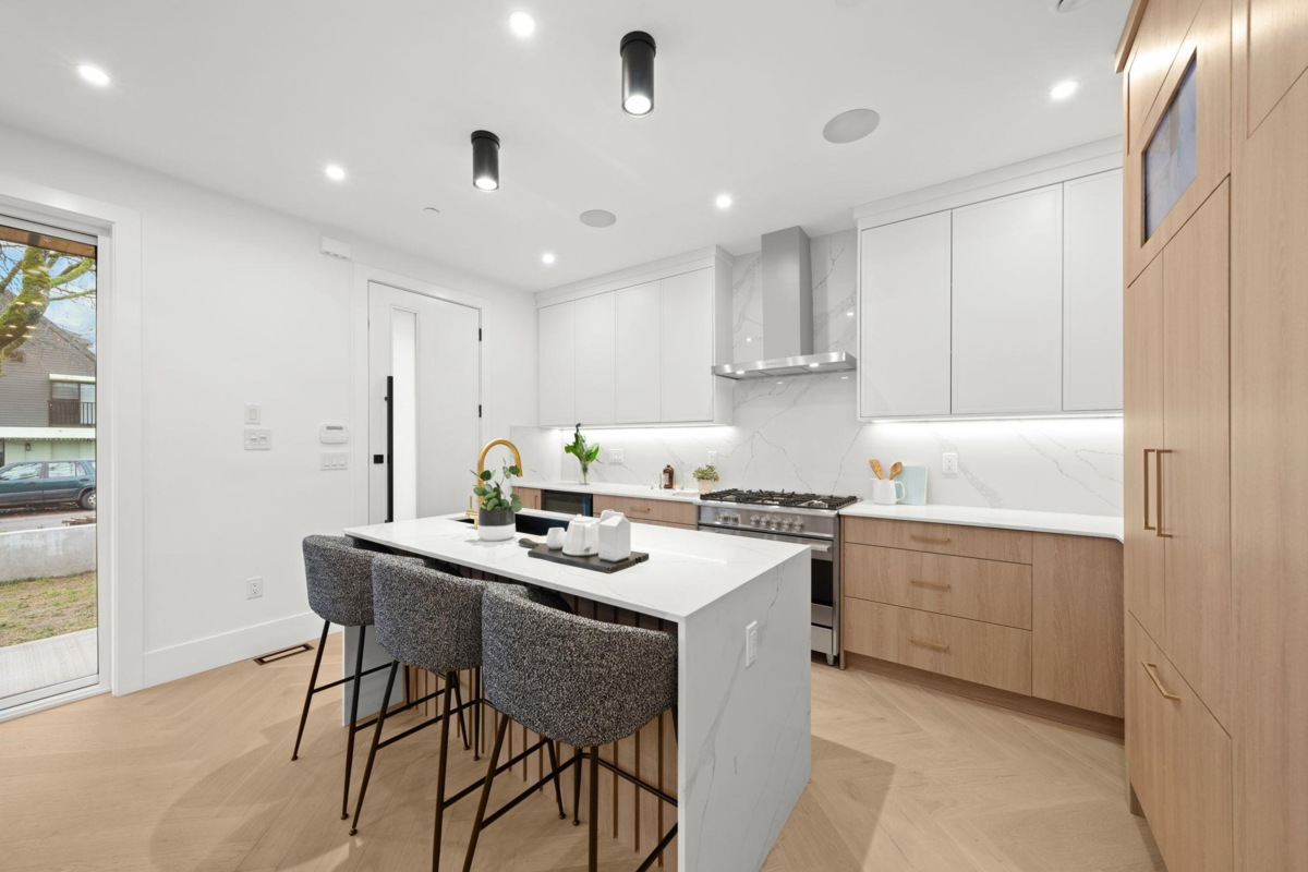 Kitchen Photo of 1 1967 E 13th Avenue, Vancouver, BC