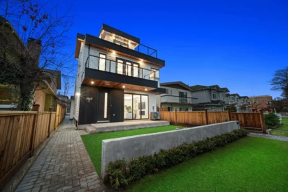 1 1967 E 13th Avenue, Vancouver, BC