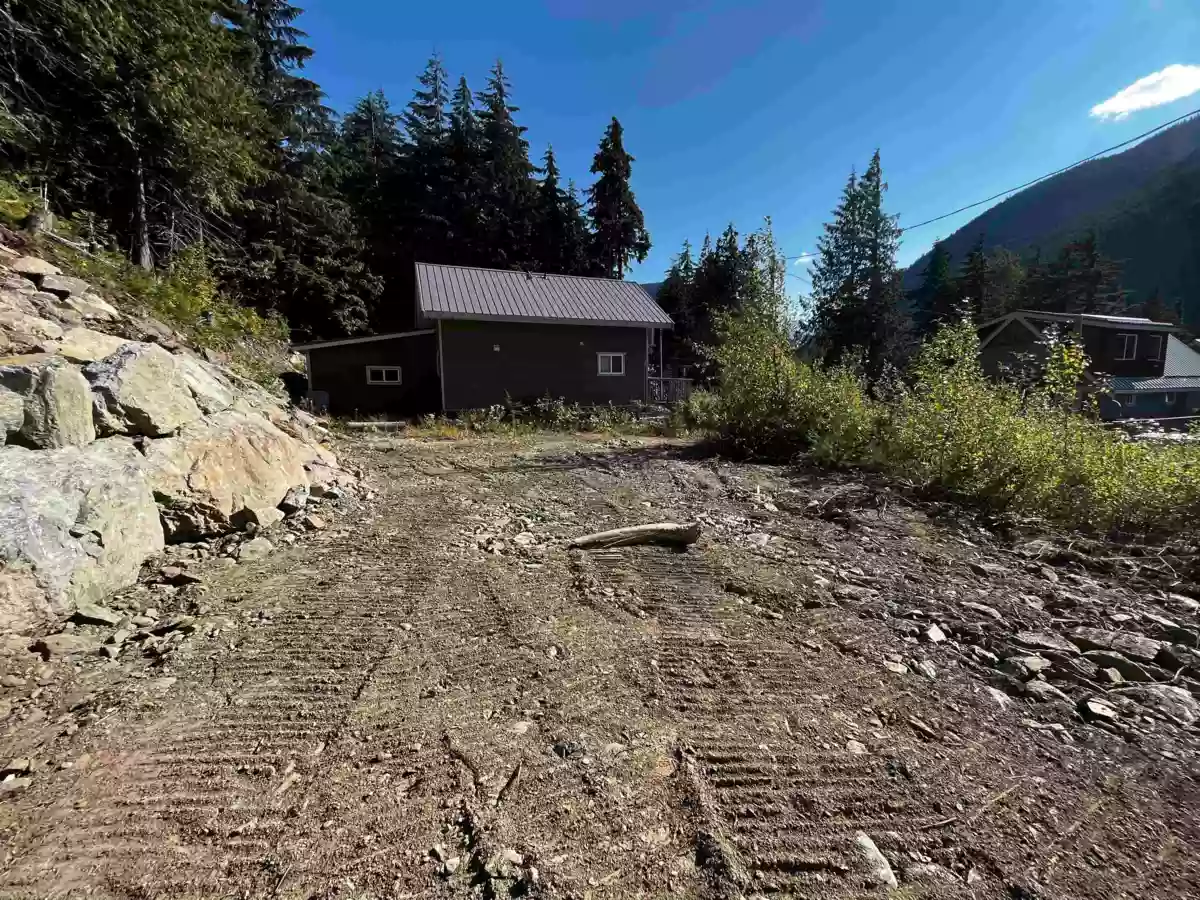 Hallway Photo of H118 Strawberry Lane, Sunshine Valley, BC