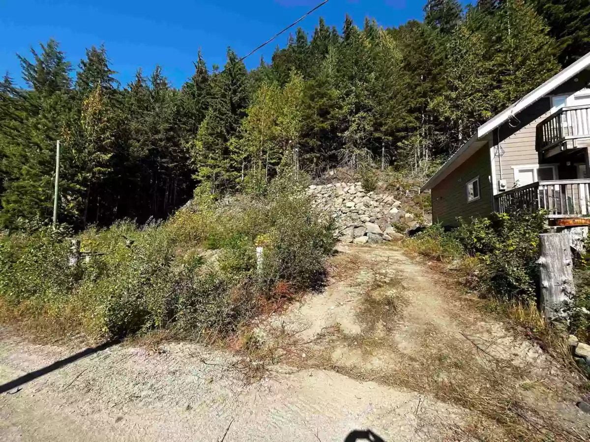 Kitchen Island Photo of H118 Strawberry Lane, Sunshine Valley, BC