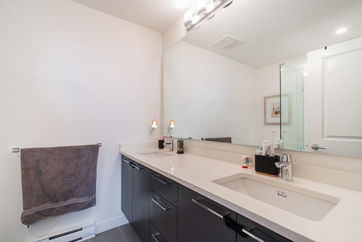 Guest Bathroom Photo of B204 20834 80th Avenue, Langley, BC