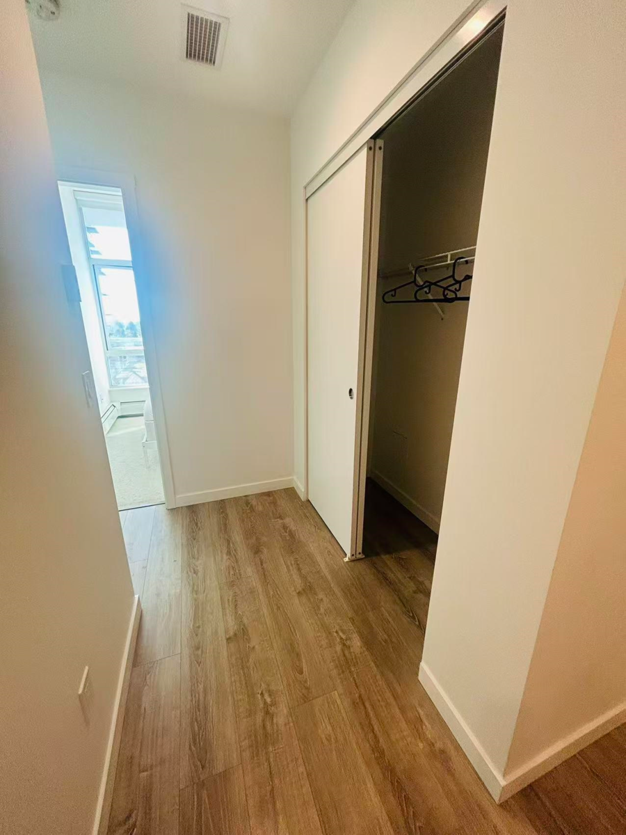 Family Room Photo of 1301 13350 Central Avenue, Surrey, BC