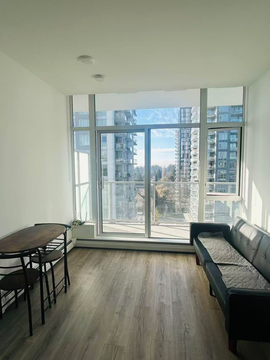 Kitchen Photo of 1301 13350 Central Avenue, Surrey, BC