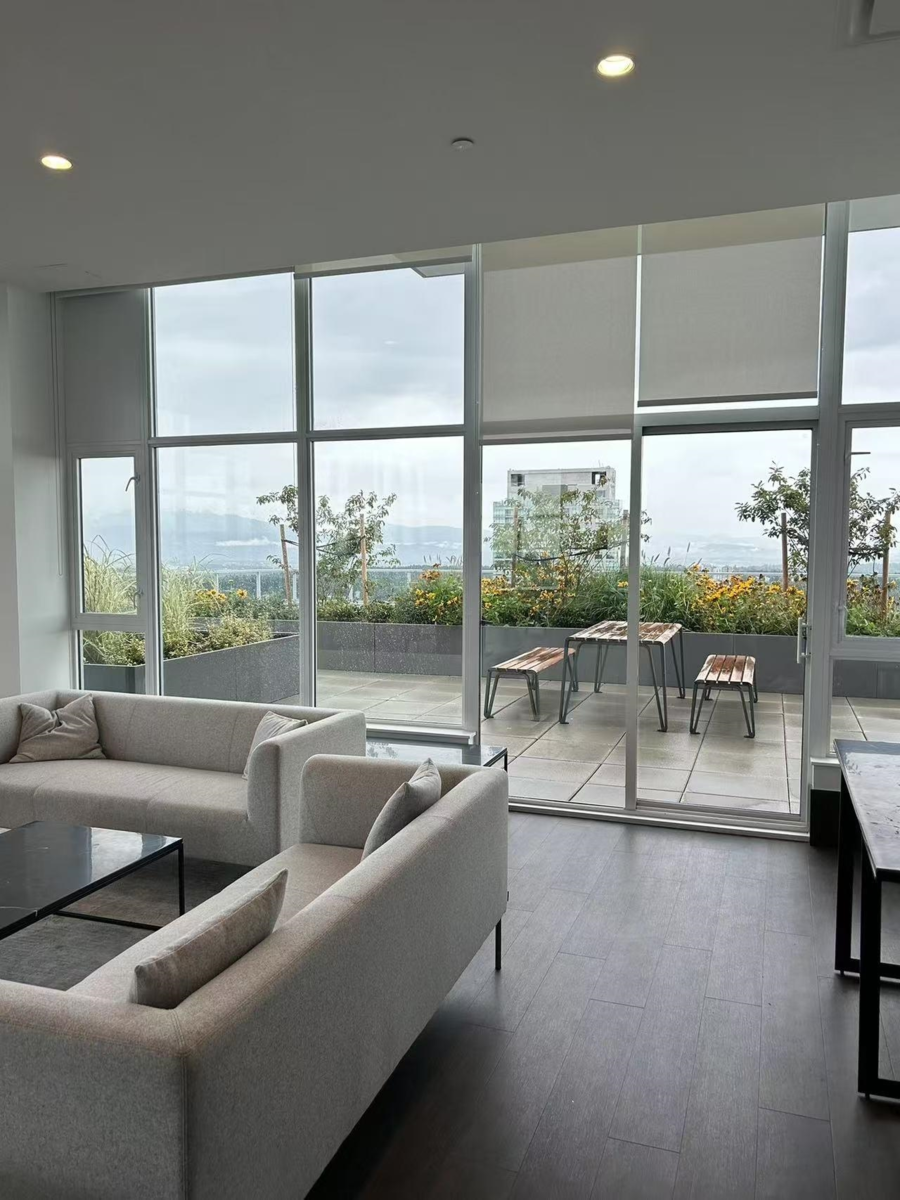 Powder Room Photo of 1301 13350 Central Avenue, Surrey, BC