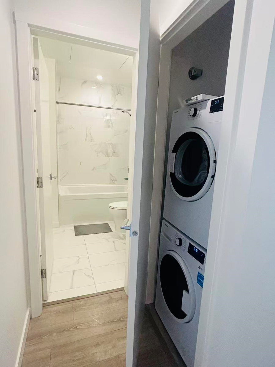 Walk-In Closet Photo of 1301 13350 Central Avenue, Surrey, BC