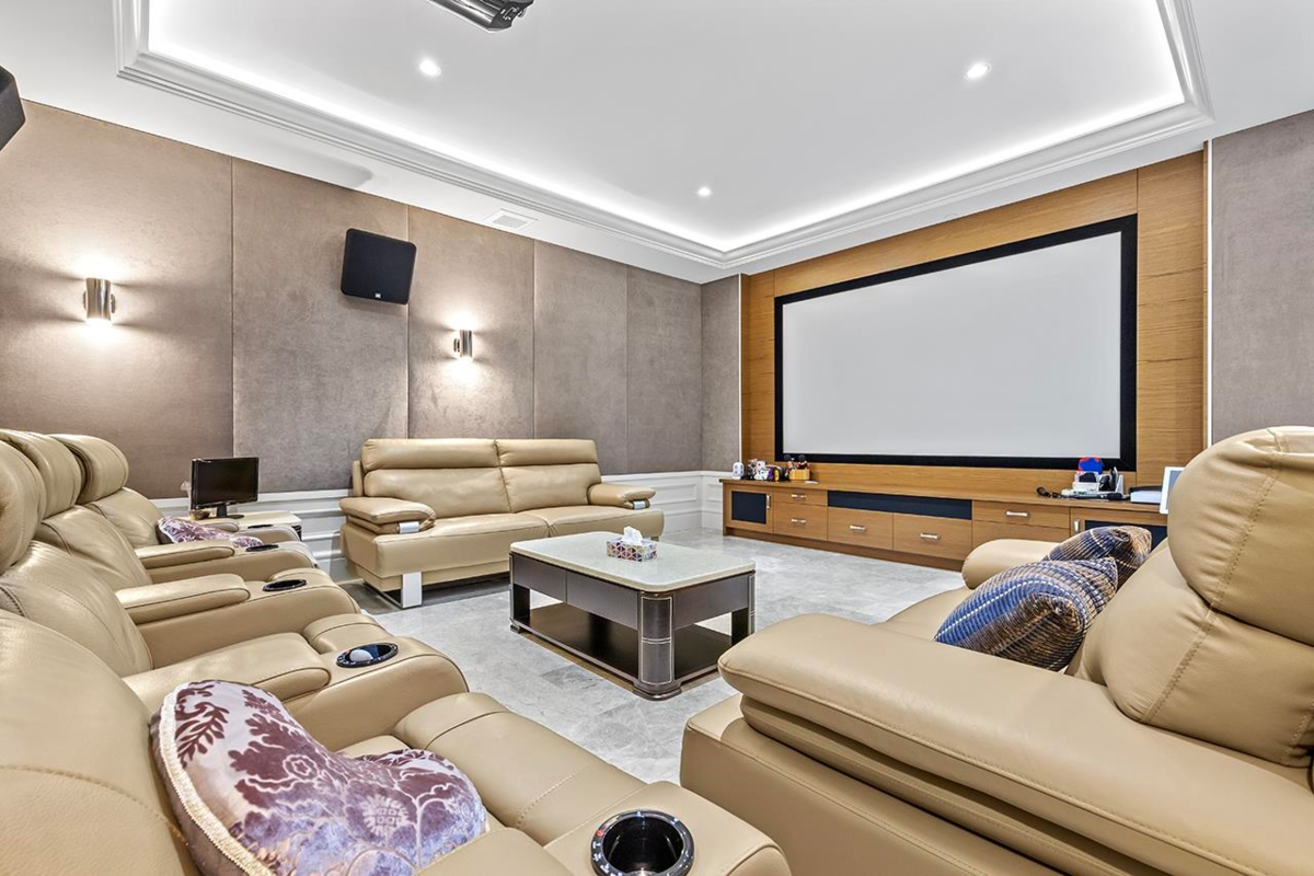 Backyard Photo of 6886 Angus Drive, Vancouver, BC