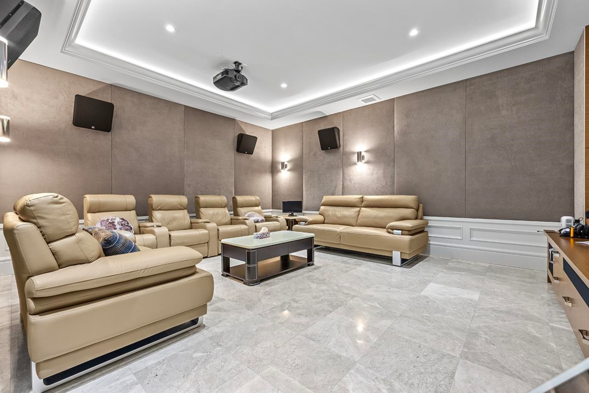 Front Yard Photo of 6886 Angus Drive, Vancouver, BC