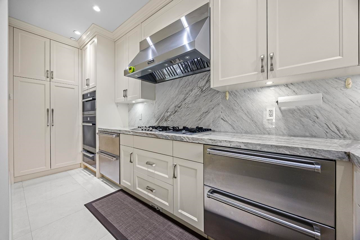 Primary Bathroom Photo of 6886 Angus Drive, Vancouver, BC