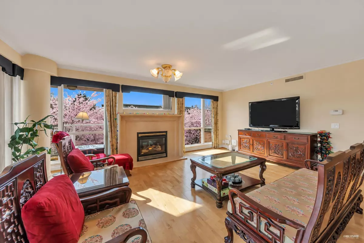Living Room Photo of 412 618 W 45th Avenue, Vancouver, BC