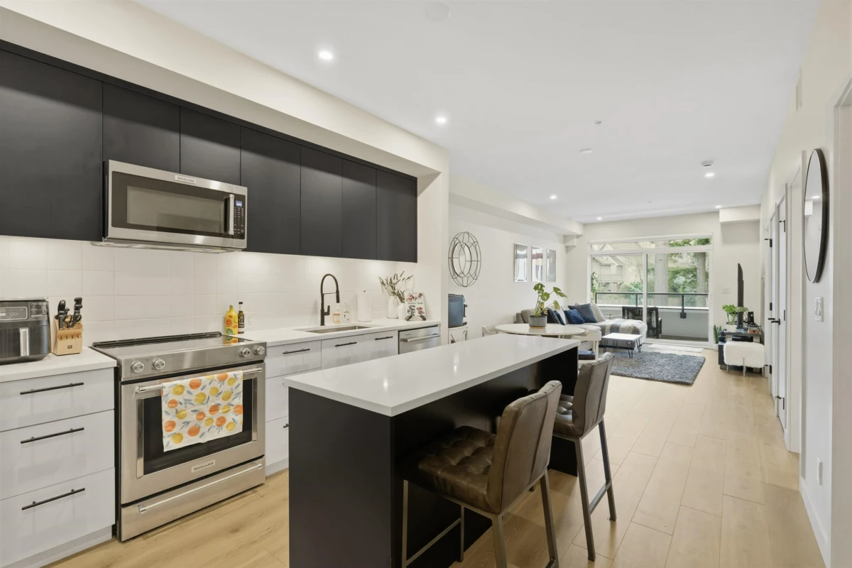Family Room Photo of 227 2635 King George Boulevard, Surrey, BC
