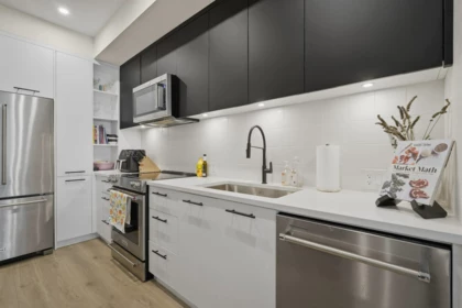 Kitchen Island Photo of 227 2635 King George Boulevard, Surrey, BC