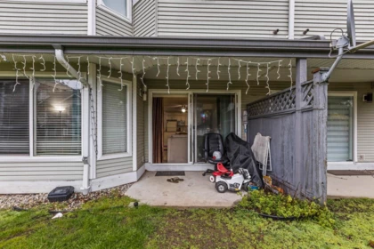 Entry Foyer Photo of 103 12160 80 Avenue, Surrey, BC