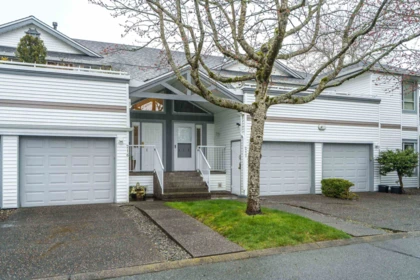 Front Yard Photo of 216 13895 102 Avenue, Surrey, BC