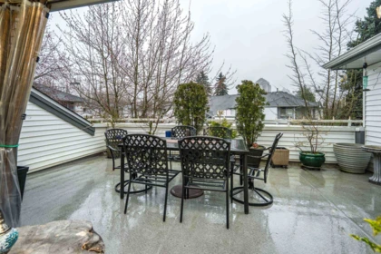 Hallway Photo of 216 13895 102 Avenue, Surrey, BC
