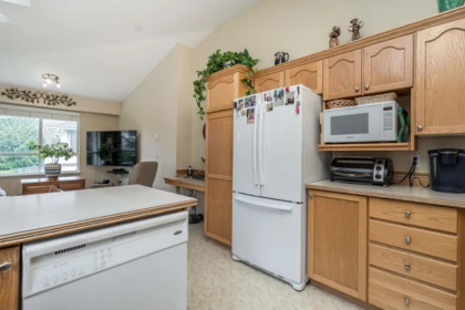 Walk-In Closet Photo of 216 13895 102 Avenue, Surrey, BC