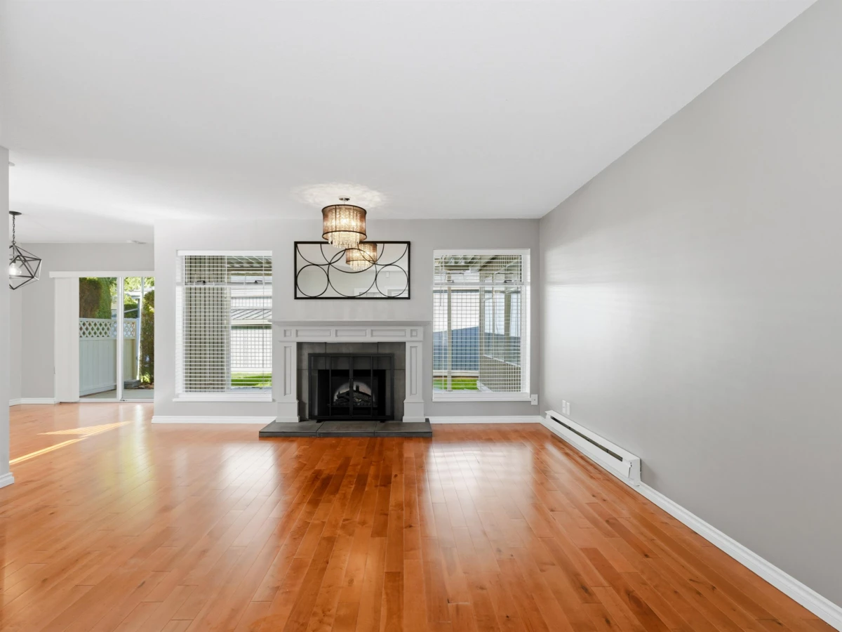Dining Area Photo of 113 14271 18a Avenue, Surrey, BC