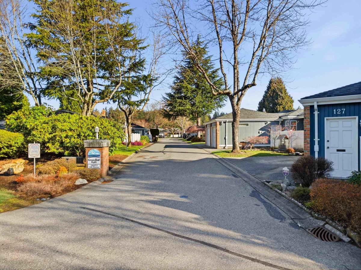 Family Room Photo of 113 14271 18a Avenue, Surrey, BC