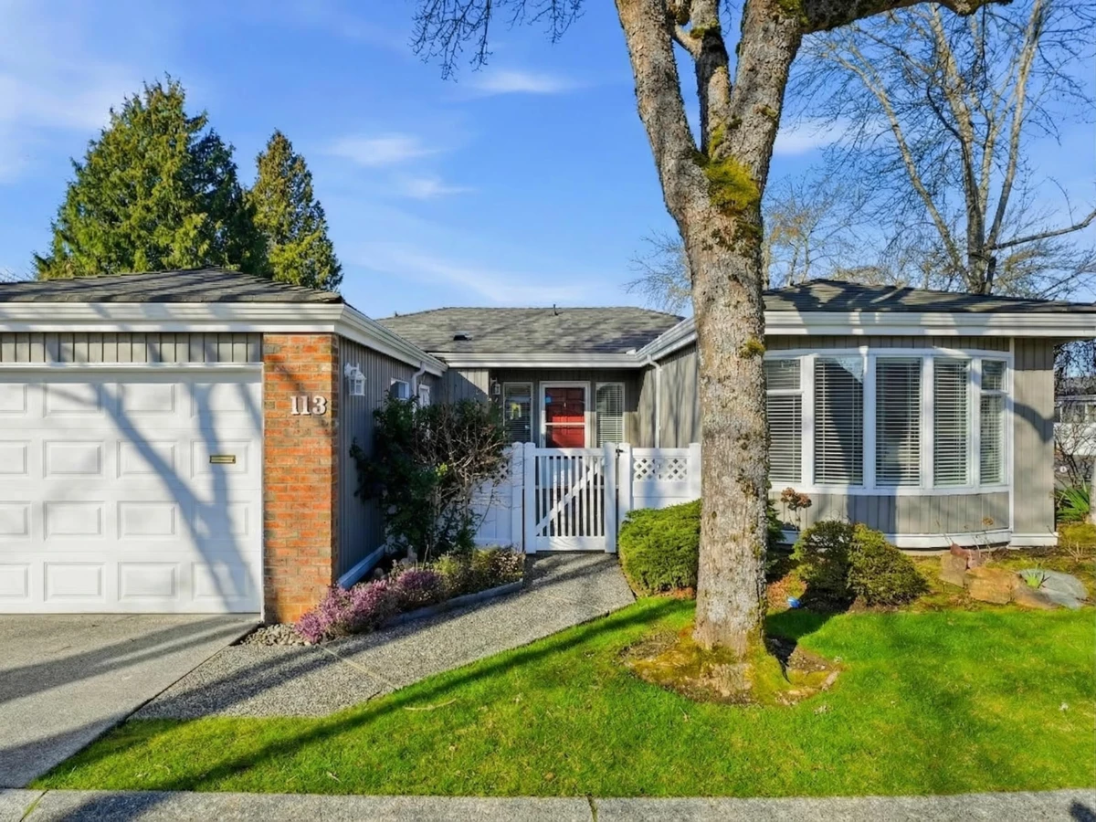 Living Room Photo of 113 14271 18a Avenue, Surrey, BC