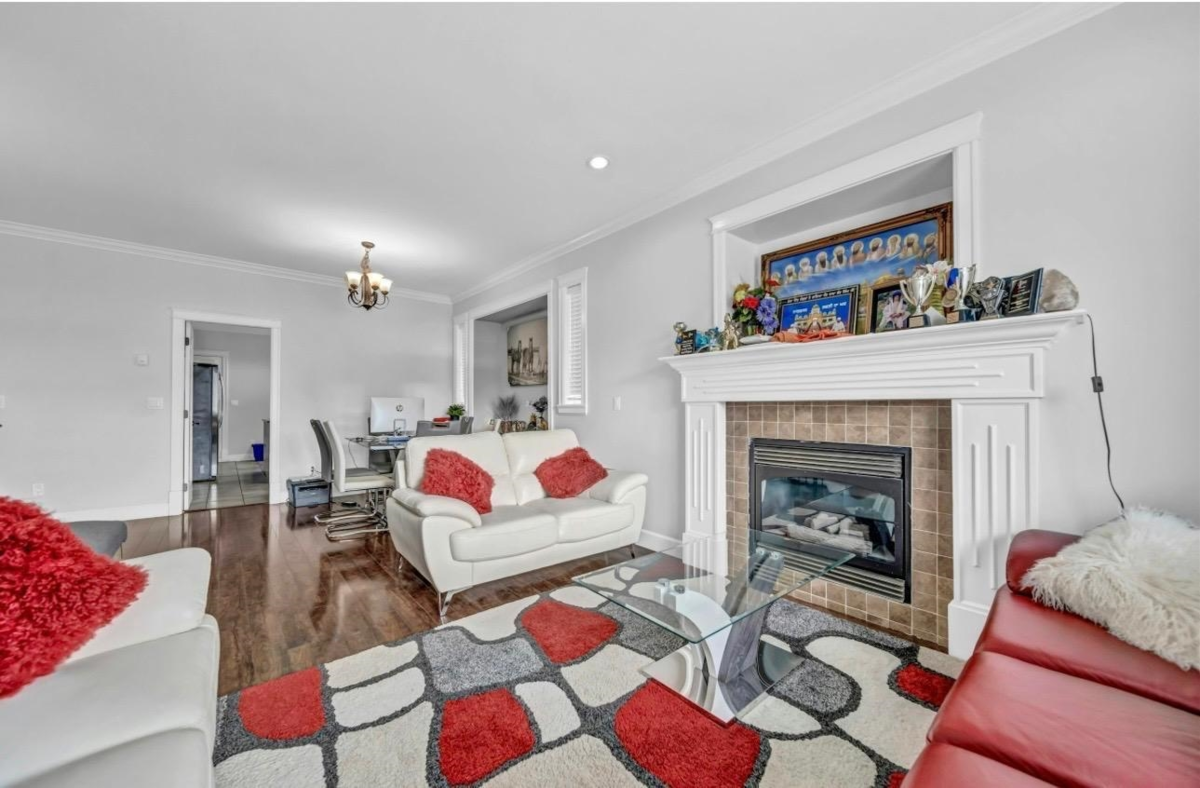 Dining Area Photo of 12101 84 Avenue, Surrey, BC