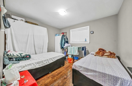 Hallway Photo of 12101 84 Avenue, Surrey, BC