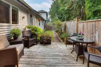 Front Yard Photo of 104 1744 128 Street, Surrey, BC