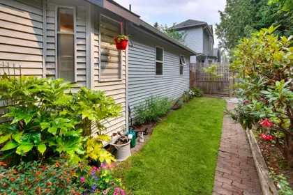 Garden / Landscaping Photo of 104 1744 128 Street, Surrey, BC
