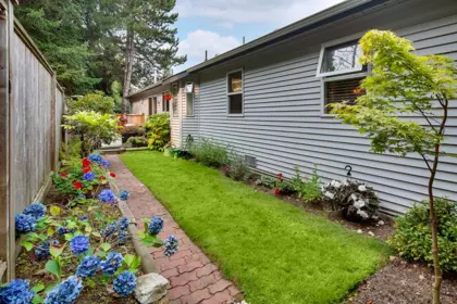 Swimming Pool Photo of 104 1744 128 Street, Surrey, BC