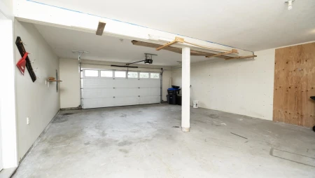 Basement Recreation Room Photo of 5839 Trail Avenue, Sechelt, BC