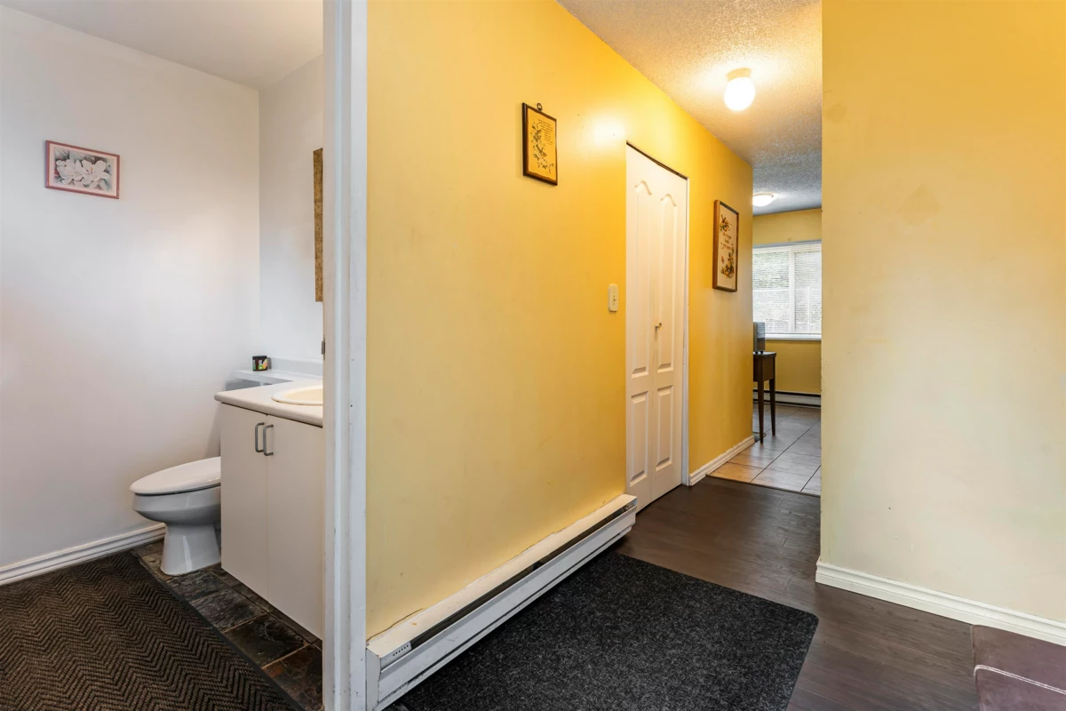 Living Room Photo of 40 9955 140th Street, Surrey, BC