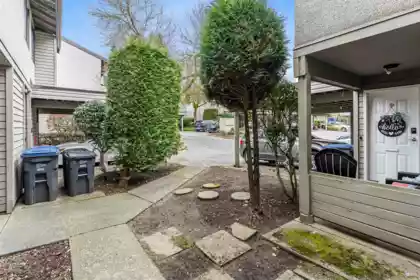 Laundry Room Photo of 40 9955 140th Street, Surrey, BC