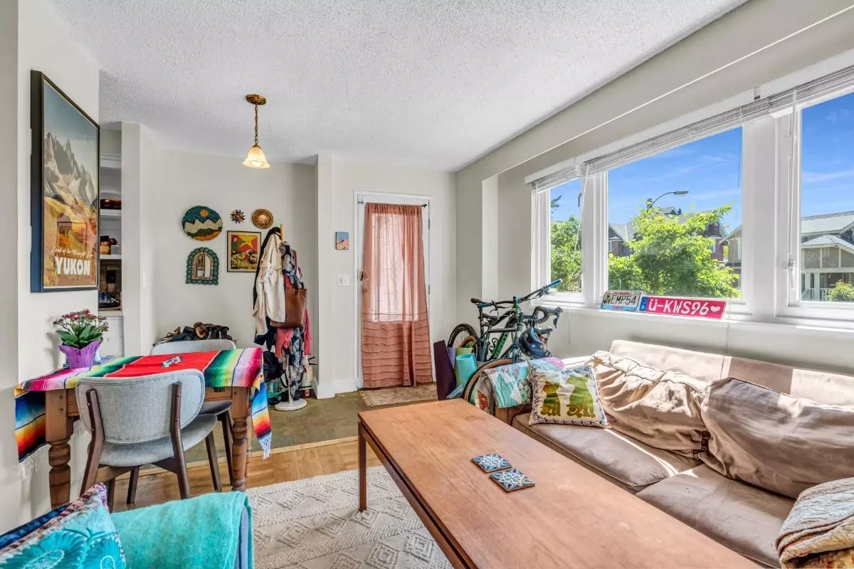 Living Room Photo of 2575 W 3rd Avenue, Vancouver, BC